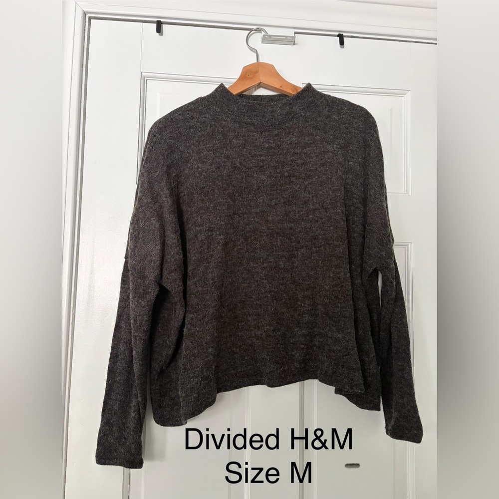 Medium H&M charcoal gray women’s sweater